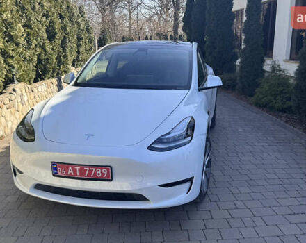 Белый Тесла Model Y, объемом двигателя 0 л и пробегом 28 тыс. км за 27600 $, фото 1 на Automoto.ua