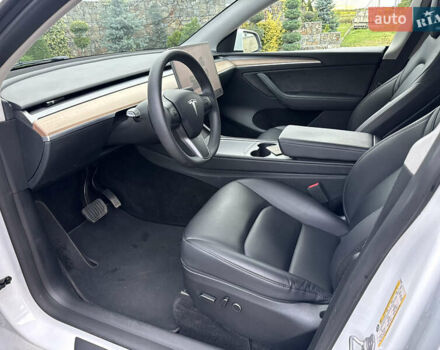 Белый Тесла Model Y, объемом двигателя 0 л и пробегом 29 тыс. км за 29900 $, фото 21 на Automoto.ua