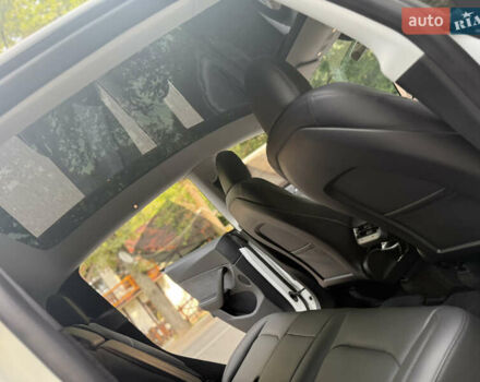 Белый Тесла Model Y, объемом двигателя 0 л и пробегом 72 тыс. км за 26750 $, фото 38 на Automoto.ua