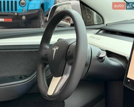 Белый Тесла Model Y, объемом двигателя 0 л и пробегом 53 тыс. км за 28800 $, фото 24 на Automoto.ua