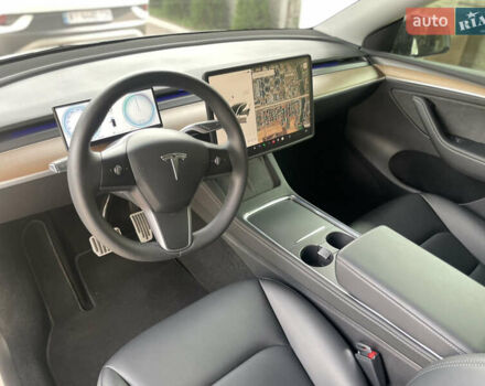 Белый Тесла Model Y, объемом двигателя 0 л и пробегом 13 тыс. км за 26500 $, фото 28 на Automoto.ua