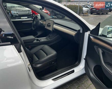 Белый Тесла Model Y, объемом двигателя 0 л и пробегом 98 тыс. км за 28000 $, фото 17 на Automoto.ua