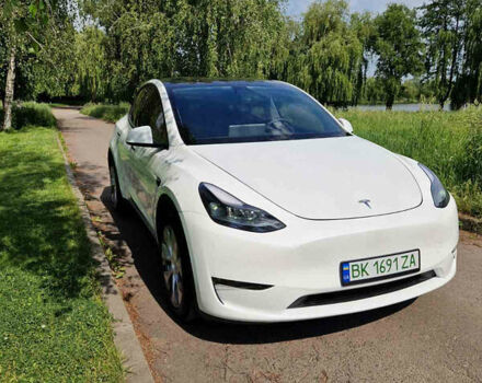 Тесла Model Y 2023 в Ровно на Automoto.ua Белый Тесла Model Y, объемом двигателя 0 л и пробегом 3 тыс. км за 32000 $, фото 4 на Automoto.ua