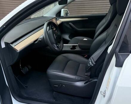 Белый Тесла Model Y, объемом двигателя 0 л и пробегом 33 тыс. км за 32000 $, фото 2 на Automoto.ua