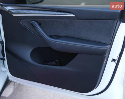 Білий Тесла Model Y, об'ємом двигуна 0 л та пробігом 48 тис. км за 34300 $, фото 29 на Automoto.ua