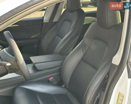 Белый Тесла Model Y, объемом двигателя 0 л и пробегом 42 тыс. км за 33999 $, фото 11 на Automoto.ua