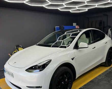 Белый Тесла Model Y, объемом двигателя 0 л и пробегом 19 тыс. км за 24999 $, фото 4 на Automoto.ua