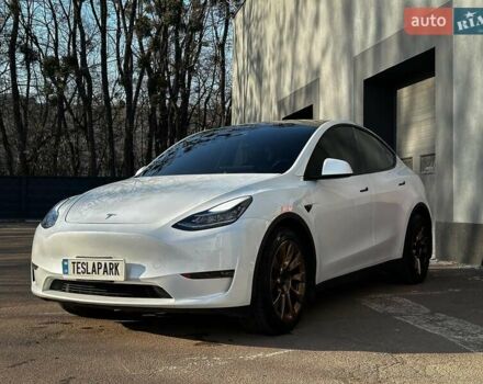 Белый Тесла Model Y, объемом двигателя 0 л и пробегом 42 тыс. км за 33999 $, фото 2 на Automoto.ua