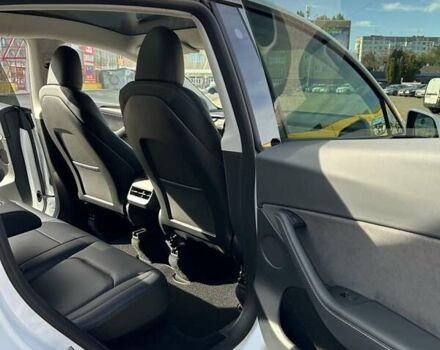 Белый Тесла Model Y, объемом двигателя 0 л и пробегом 23 тыс. км за 27500 $, фото 19 на Automoto.ua