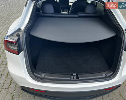 Белый Тесла Model Y, объемом двигателя 0 л и пробегом 98 тыс. км за 28000 $, фото 16 на Automoto.ua