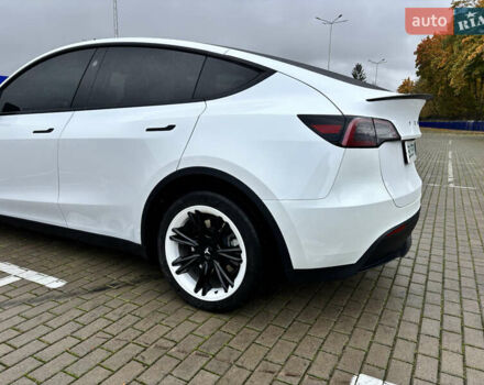 Білий Тесла Model Y, об'ємом двигуна 0 л та пробігом 45 тис. км за 27500 $, фото 25 на Automoto.ua