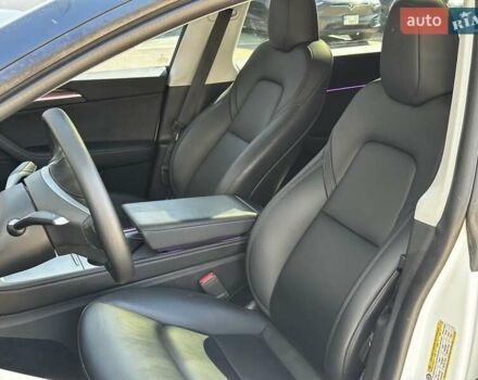 Білий Тесла Model Y, об'ємом двигуна 0 л та пробігом 42 тис. км за 31500 $, фото 11 на Automoto.ua