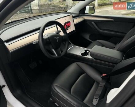 Белый Тесла Model Y, объемом двигателя 0 л и пробегом 42 тыс. км за 26999 $, фото 17 на Automoto.ua