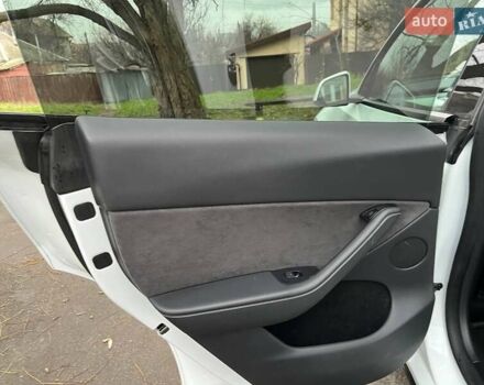 Белый Тесла Model Y, объемом двигателя 0 л и пробегом 39 тыс. км за 29500 $, фото 9 на Automoto.ua