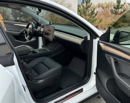 Белый Тесла Model Y, объемом двигателя 0 л и пробегом 24 тыс. км за 32000 $, фото 11 на Automoto.ua