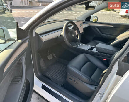 Белый Тесла Model Y, объемом двигателя 0 л и пробегом 18 тыс. км за 27300 $, фото 8 на Automoto.ua