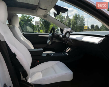 Белый Тесла Model Y, объемом двигателя 0 л и пробегом 27 тыс. км за 31000 $, фото 16 на Automoto.ua