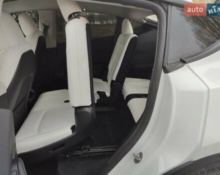 Белый Тесла Model Y, объемом двигателя 0 л и пробегом 24 тыс. км за 28999 $, фото 7 на Automoto.ua
