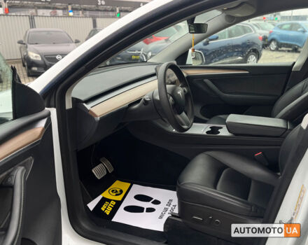 Білий Тесла Model Y, об'ємом двигуна 82 л та пробігом 33 тис. км за 35000 $, фото 12 на Automoto.ua