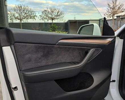 Белый Тесла Model Y, объемом двигателя 0 л и пробегом 42 тыс. км за 26800 $, фото 13 на Automoto.ua