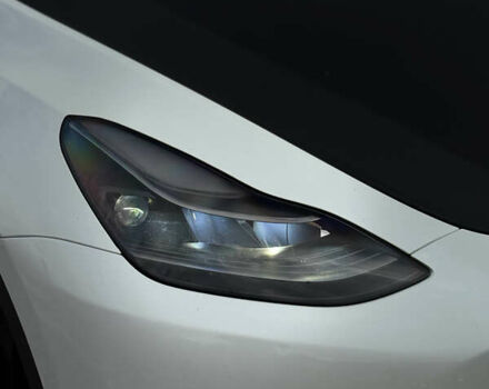 Білий Тесла Model Y, об'ємом двигуна 0 л та пробігом 52 тис. км за 32000 $, фото 3 на Automoto.ua