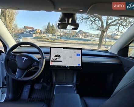 Белый Тесла Model Y, объемом двигателя 0 л и пробегом 100 тыс. км за 24444 $, фото 19 на Automoto.ua