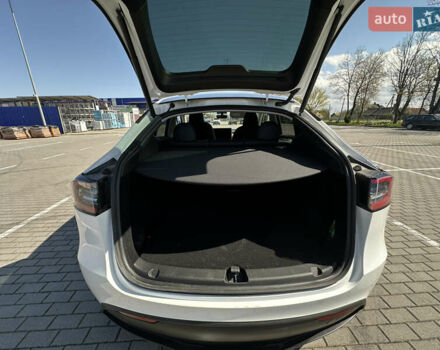 Белый Тесла Model Y, объемом двигателя 0 л и пробегом 32 тыс. км за 27199 $, фото 14 на Automoto.ua
