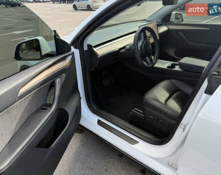 Тесла Model Y 2023 в Киеве на Automoto.ua Белый Тесла Model Y, объемом двигателя 0 л и пробегом 70 тыс. км за 31000 $, фото 13 на Automoto.ua