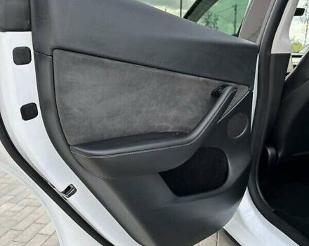 Білий Тесла Model Y, об'ємом двигуна 0 л та пробігом 15 тис. км за 31100 $, фото 18 на Automoto.ua