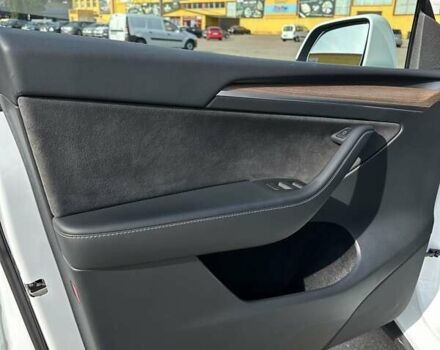 Белый Тесла Model Y, объемом двигателя 0 л и пробегом 23 тыс. км за 27500 $, фото 21 на Automoto.ua