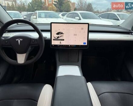 Белый Тесла Model Y, объемом двигателя 0 л и пробегом 53 тыс. км за 28800 $, фото 27 на Automoto.ua