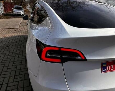 Белый Тесла Model Y, объемом двигателя 0 л и пробегом 35 тыс. км за 30000 $, фото 5 на Automoto.ua
