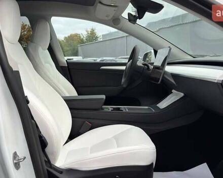 Белый Тесла Model Y, объемом двигателя 0 л и пробегом 34 тыс. км за 27500 $, фото 18 на Automoto.ua