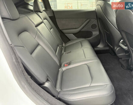 Белый Тесла Model Y, объемом двигателя 0 л и пробегом 45 тыс. км за 35500 $, фото 32 на Automoto.ua