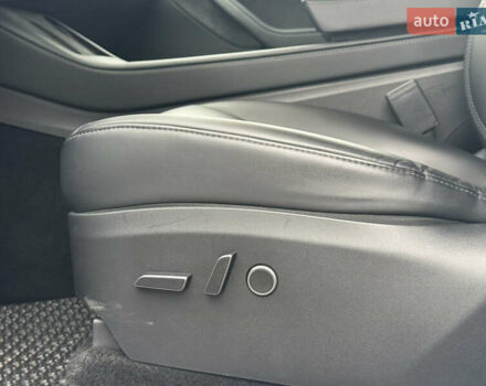 Белый Тесла Model Y, объемом двигателя 0 л и пробегом 53 тыс. км за 28800 $, фото 12 на Automoto.ua