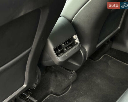 Білий Тесла Model Y, об'ємом двигуна 0 л та пробігом 47 тис. км за 26500 $, фото 56 на Automoto.ua