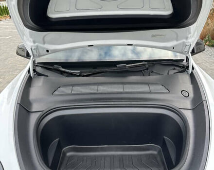 Белый Тесла Model Y, объемом двигателя 0 л и пробегом 24 тыс. км за 32000 $, фото 21 на Automoto.ua