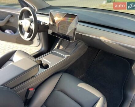 Белый Тесла Model Y, объемом двигателя 0 л и пробегом 26 тыс. км за 28700 $, фото 11 на Automoto.ua