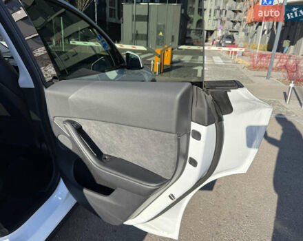 Белый Тесла Model Y, объемом двигателя 0 л и пробегом 35 тыс. км за 33777 $, фото 30 на Automoto.ua