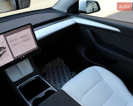 Белый Тесла Model Y, объемом двигателя 0 л и пробегом 34 тыс. км за 27400 $, фото 31 на Automoto.ua