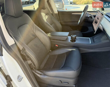 Белый Тесла Model Y, объемом двигателя 0 л и пробегом 35 тыс. км за 33777 $, фото 35 на Automoto.ua