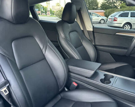 Білий Тесла Model Y, об'ємом двигуна 0 л та пробігом 45 тис. км за 27500 $, фото 46 на Automoto.ua