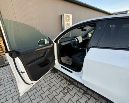Белый Тесла Model Y, объемом двигателя 0 л и пробегом 45 тыс. км за 26999 $, фото 7 на Automoto.ua