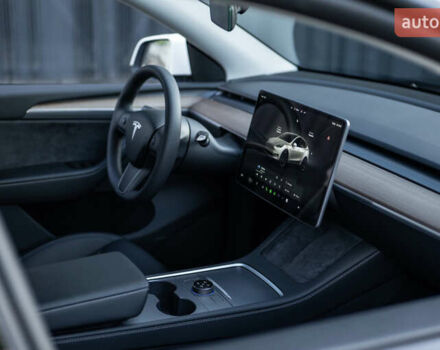 Белый Тесла Model Y, объемом двигателя 0 л и пробегом 40 тыс. км за 28300 $, фото 11 на Automoto.ua