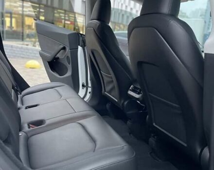 Білий Тесла Model Y, об'ємом двигуна 0 л та пробігом 27 тис. км за 28500 $, фото 19 на Automoto.ua
