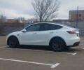 Белый Тесла Model Y, объемом двигателя 0 л и пробегом 93 тыс. км за 35500 $, фото 1 на Automoto.ua