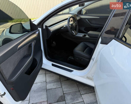 Білий Тесла Model Y, об'ємом двигуна 0 л та пробігом 49 тис. км за 24900 $, фото 4 на Automoto.ua