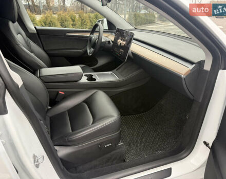 Белый Тесла Model Y, объемом двигателя 0 л и пробегом 53 тыс. км за 28800 $, фото 20 на Automoto.ua