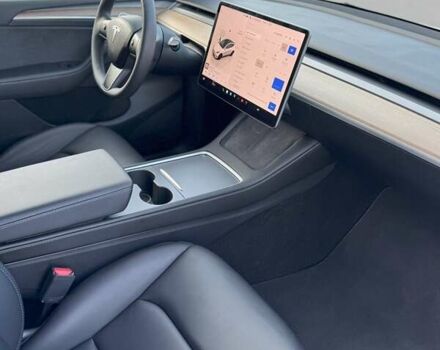 Белый Тесла Model Y, объемом двигателя 0 л и пробегом 35 тыс. км за 27500 $, фото 16 на Automoto.ua