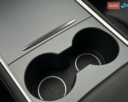 Белый Тесла Model Y, объемом двигателя 0 л и пробегом 42 тыс. км за 26999 $, фото 32 на Automoto.ua